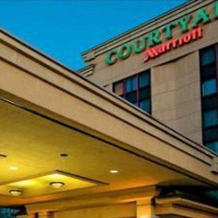 Courtyard By Marriott New York Laguardia Airport Hotell Exteriör bild