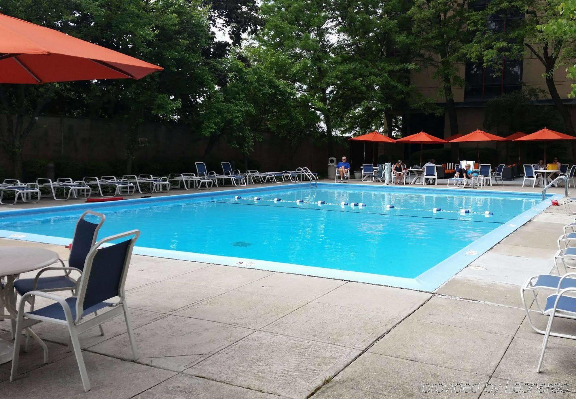 Courtyard By Marriott New York Laguardia Airport Hotell Exteriör bild