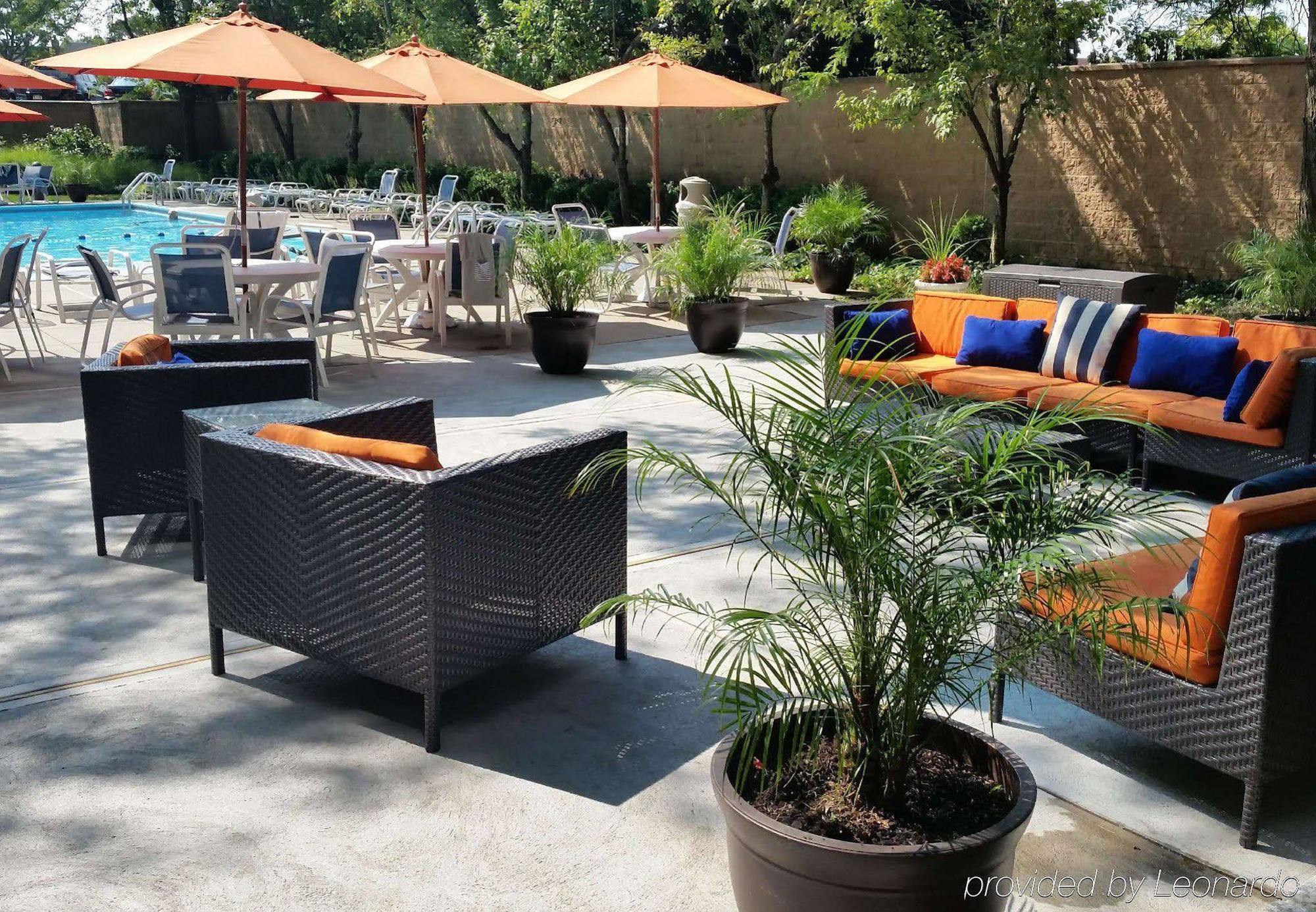 Courtyard By Marriott New York Laguardia Airport Hotell Exteriör bild
