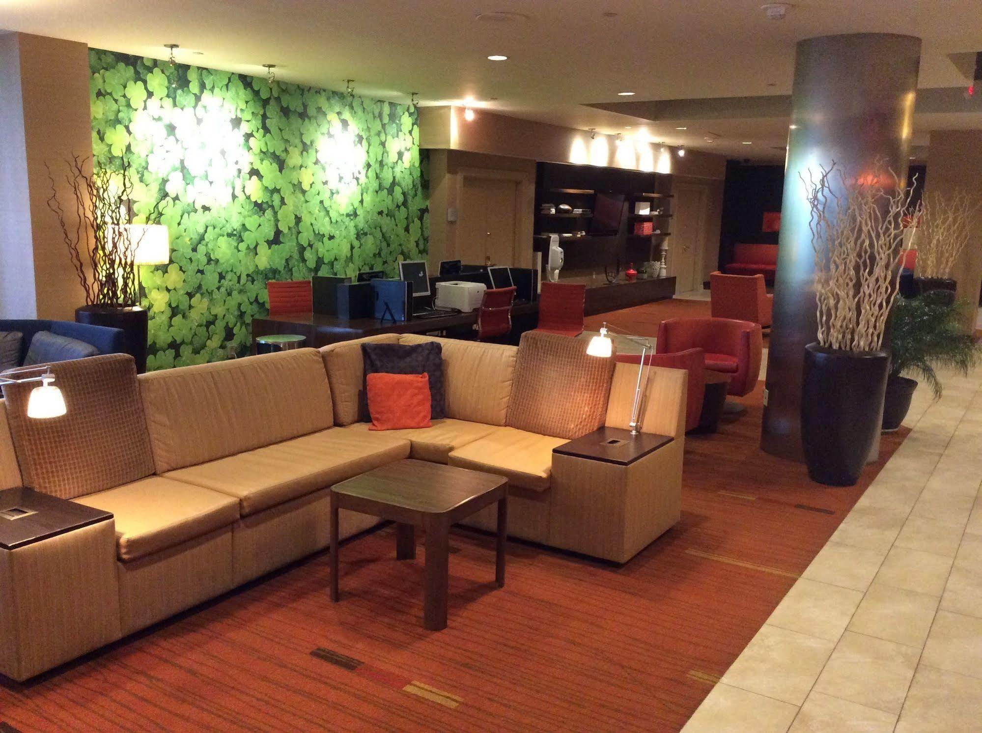 Courtyard By Marriott New York Laguardia Airport Hotell Exteriör bild