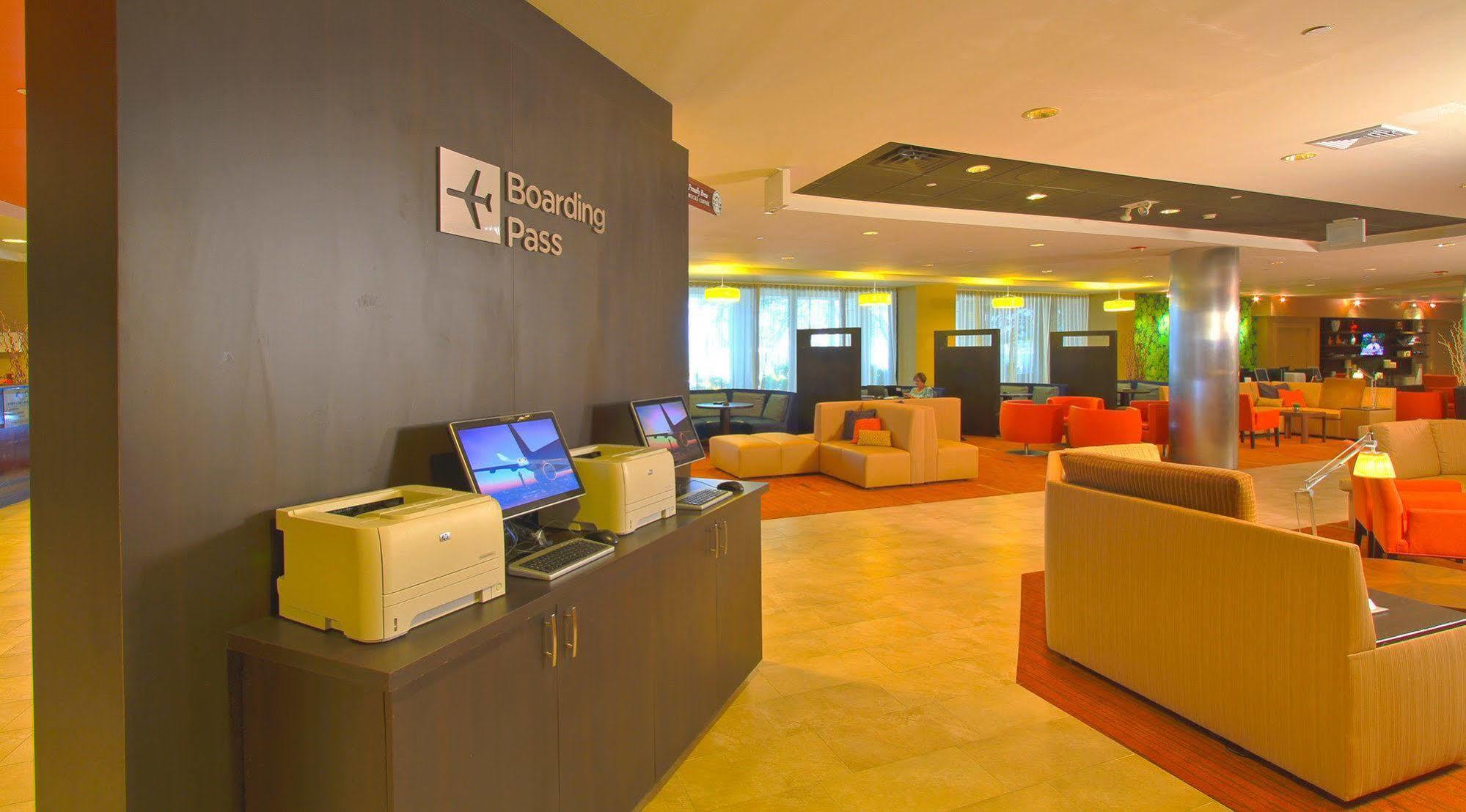 Courtyard By Marriott New York Laguardia Airport Hotell Exteriör bild