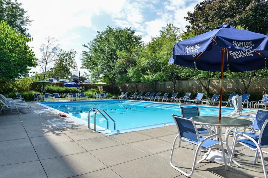 Courtyard By Marriott New York Laguardia Airport Hotell Exteriör bild